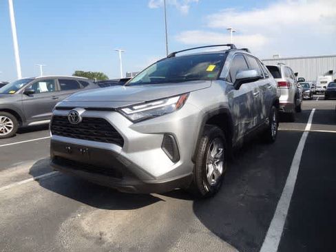 Used 2025 Toyota RAV4 XLE AWD/4WD image 1