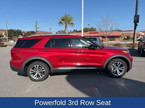 Used 2020 Ford Explorer Platinum w/ Premium Technology Package image 2