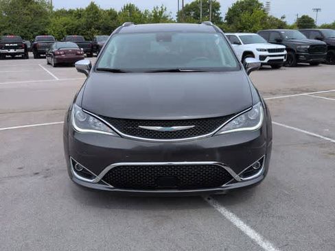 Used 2020 Chrysler Pacifica Limited w/ Advanced Safetytec Group FWD image 3