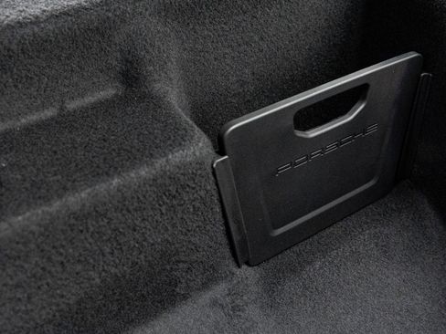 Certified 2025 Porsche Macan Electric image 43