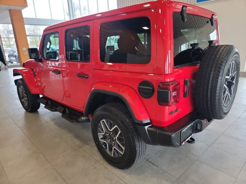 Used 2024 Jeep Wrangler Unlimited Sahara w/ Technology Group AWD/4WD image 14