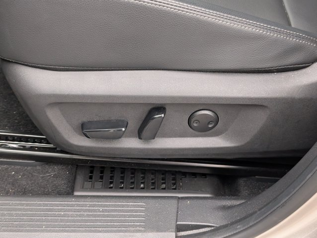 Used 2025 Nissan Rogue SL w/ SL Premium Package FWD image 15