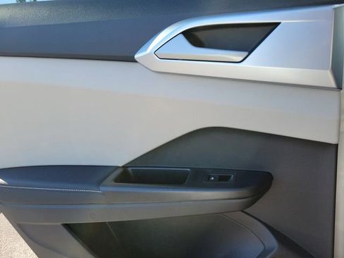 New 2026 Volkswagen Taos SE FWD image 13