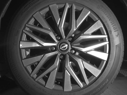Used 2025 Nissan Altima 2.5 SV FWD image 14