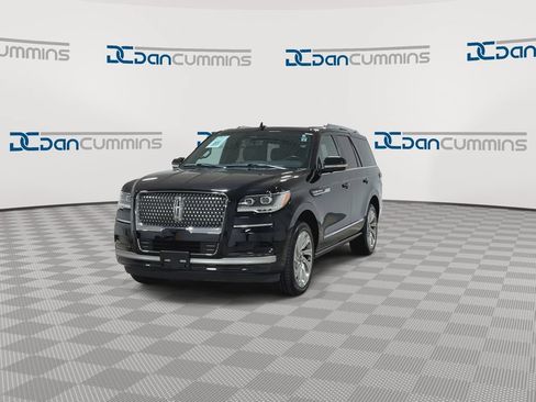 Used 2024 Lincoln Navigator Premiere AWD/4WD image 3