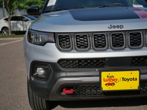 Used 2025 Jeep Compass Trailhawk AWD/4WD image 16