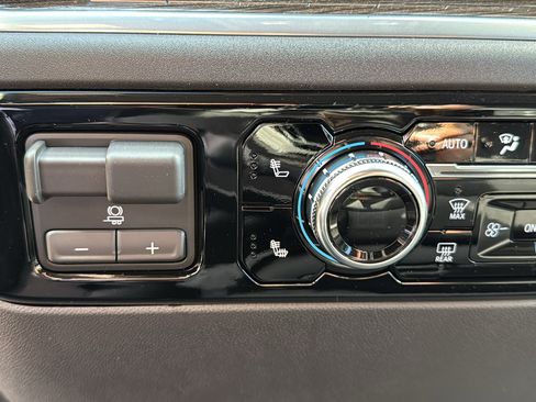 New 2026 GMC Sierra 1500 Elevation image 16