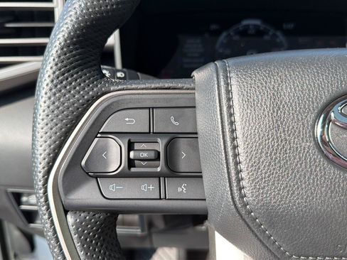 Used 2025 Toyota Tundra Limited AWD/4WD image 21
