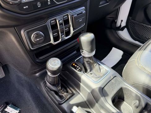 Used 2022 Jeep Wrangler Unlimited Sahara AWD/4WD image 28