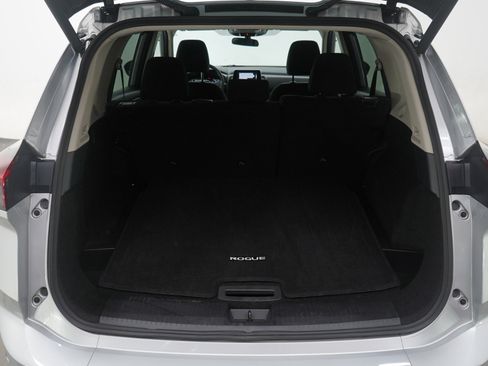 Used 2025 Nissan Rogue SV AWD/4WD image 17