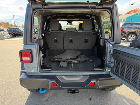 Used 2024 Jeep Wrangler Willys image 8