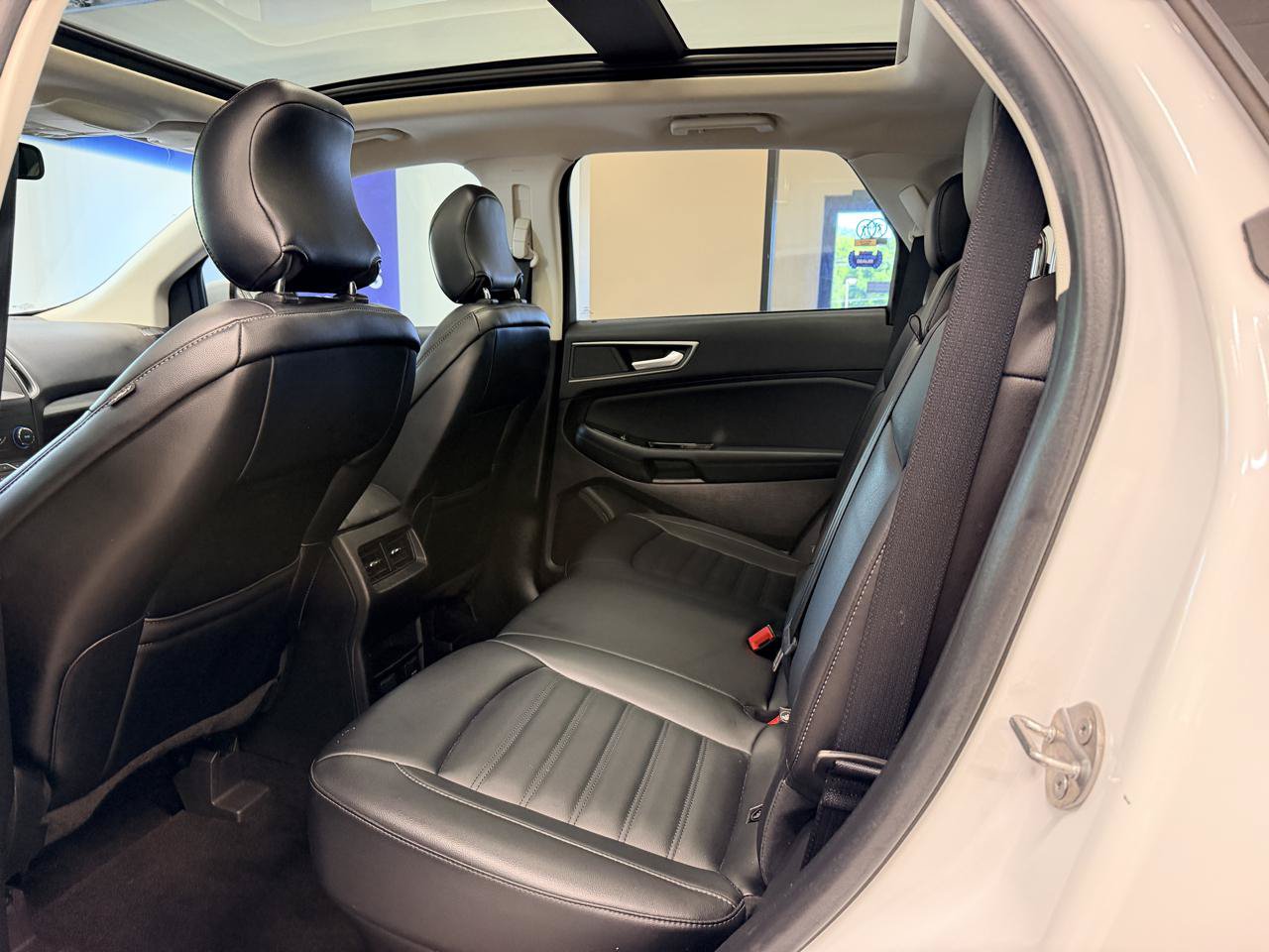 Used 2019 Ford Edge SEL w/ Equipment Group 201A AWD/4WD image 19