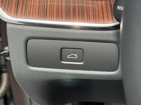 Certified 2023 Volvo XC60 B5 Plus w/ Climate Package AWD/4WD image 40