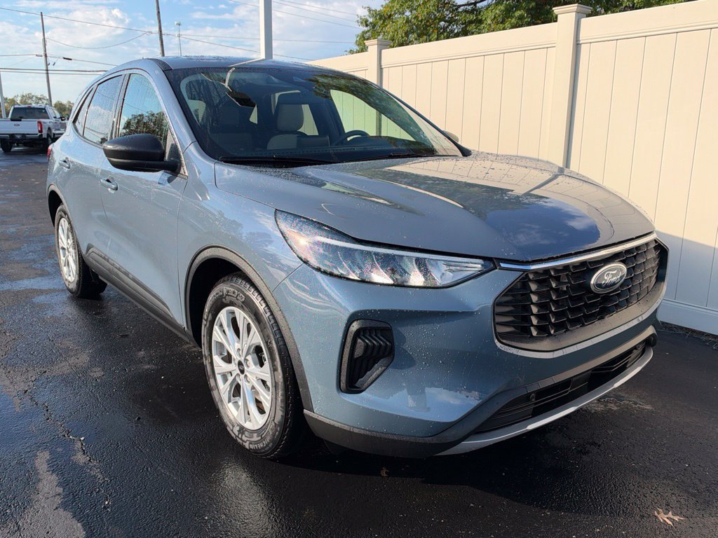 Used 2024 Ford Escape Active w/ Cold Weather Package FWD image 2