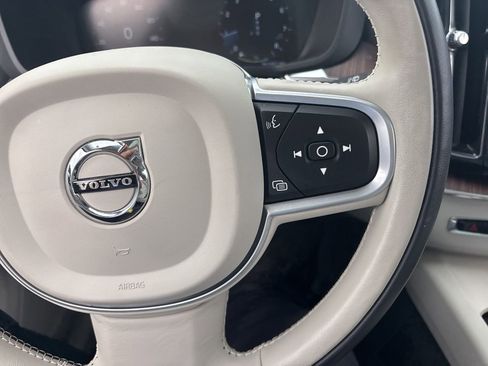 Used 2021 Volvo XC60 T5 Momentum w/ Premium Package image 24