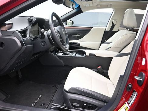 Used 2025 Lexus ES 350 w/ Premium Package FWD image 11