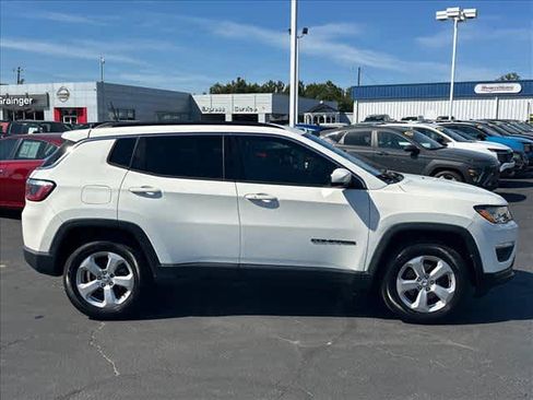 Used 2018 Jeep Compass Latitude w/ Popular Equipment Group AWD/4WD image 2