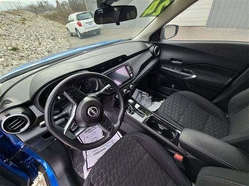 Used 2024 Nissan Kicks SV image 11