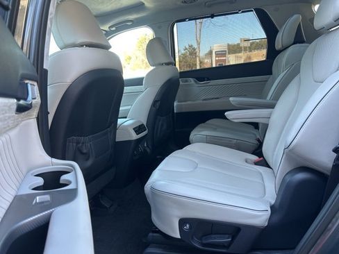 Used 2023 Hyundai Palisade Calligraphy image 6