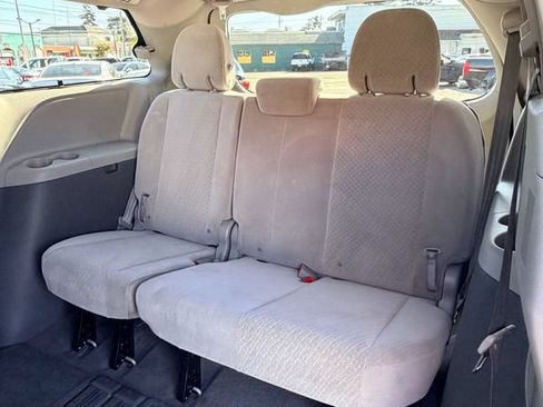 Used 2017 Toyota Sienna LE FWD image 15