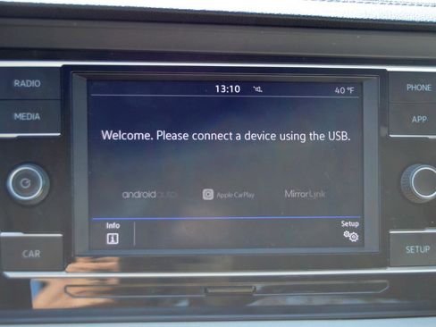 Used 2019 Volkswagen Jetta SE w/ Cold Weather Package image 10