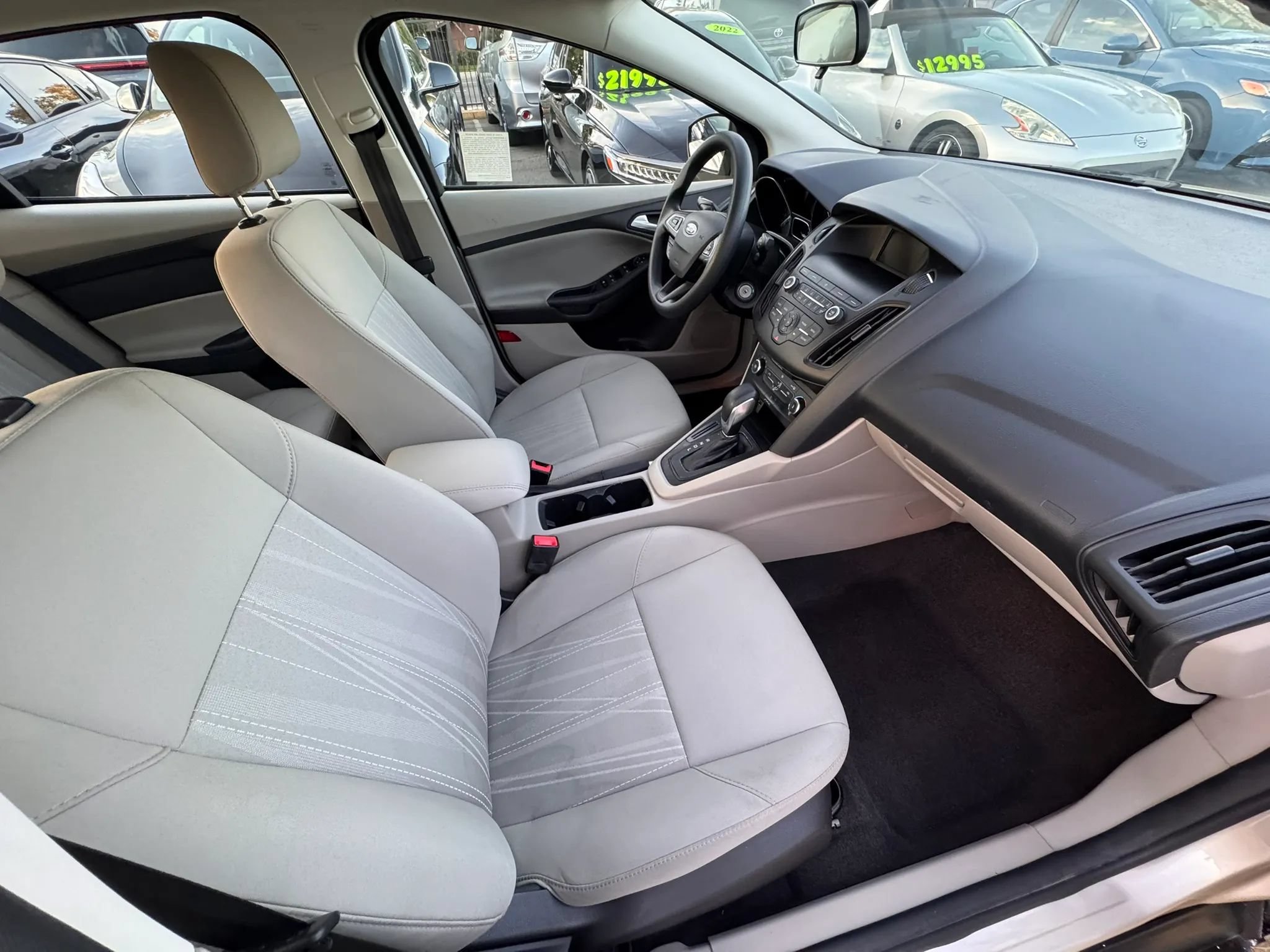 Used 2018 Ford Focus SE FWD image 12