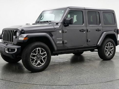 Used 2025 Jeep Wrangler Sahara image 3