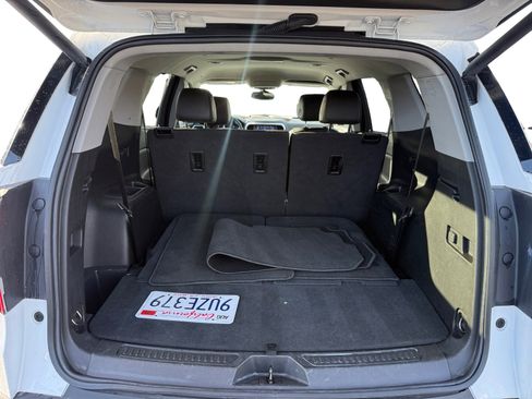 Used 2023 GMC Acadia SLT image 17