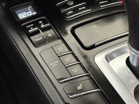 Used 2018 Porsche Cayenne Platinum Edition image 33