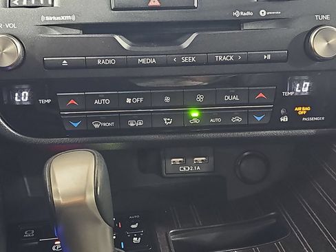 Used 2020 Lexus RX 450h AWD w/ Luxury Package image 23