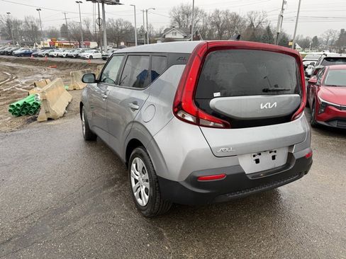 Certified 2022 Kia Soul LX image 4
