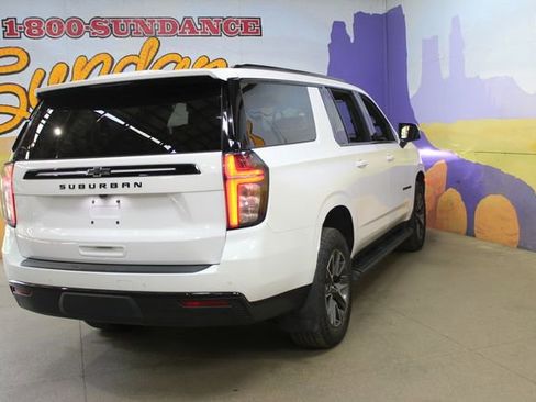 Used 2023 Chevrolet Suburban Z71 w/ Luxury Package AWD/4WD image 8