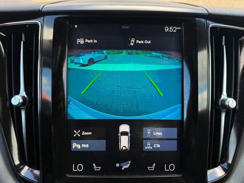 Used 2018 Volvo XC60 T5 Momentum w/ Vision Package AWD/4WD image 11