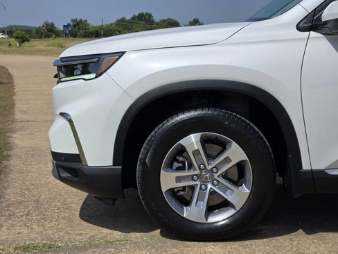 Used 2025 Honda Pilot EX-L image 13