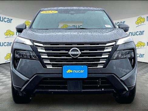 Used 2024 Nissan Rogue SV image 2