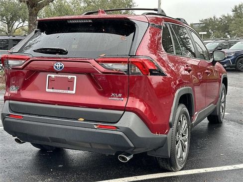 Used 2022 Toyota RAV4 XLE Premium image 3