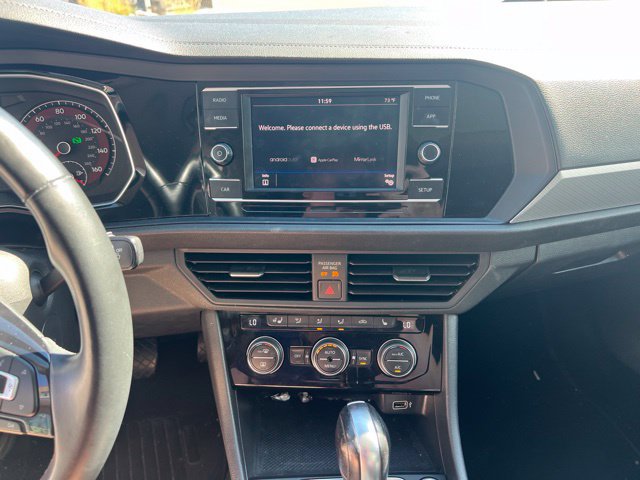 Used 2019 Volkswagen Jetta SE w/ Cold Weather Package FWD image 9