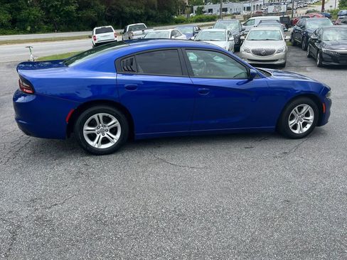 Used 2020 Dodge Charger SXT w/ Leather Interior Group RWD image 7