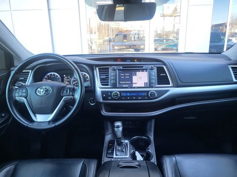 Used 2018 Toyota Highlander XLE image 26