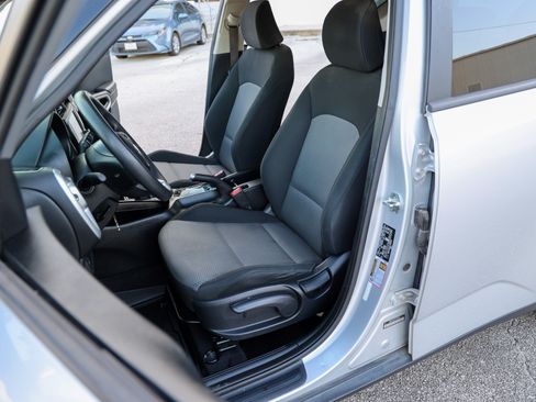 Used 2020 Kia Soul LX FWD image 30