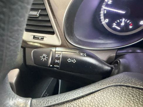 Used 2017 Hyundai Santa Fe SE image 11