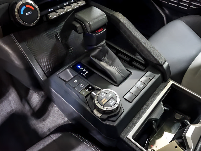 Certified 2025 Toyota Tacoma TRD Off-Road AWD/4WD image 22