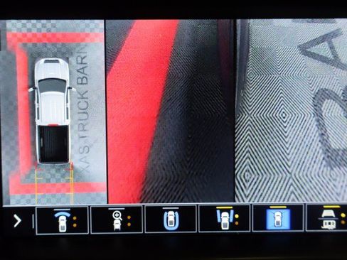 Used 2022 GMC Sierra 3500 Denali w/ Denali Black Diamond Edition AWD/4WD image 19