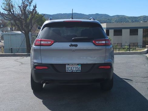 Used 2018 Jeep Cherokee Latitude w/ Altitude Package image 7