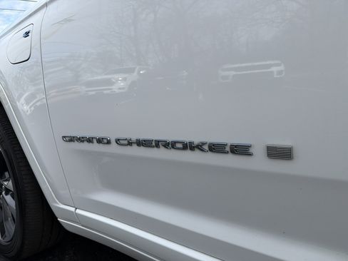 Used 2022 Jeep Grand Cherokee Overland image 39