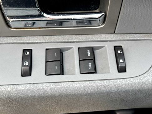 Used 2011 Ford F150 XLT w/ XLT Chrome Pkg AWD/4WD image 16