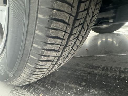 Used 2024 Toyota Sienna XLE w/ XLE Plus Package FWD image 11
