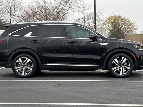 Certified 2023 Kia Sorento SX Prestige w/ Panoramic Sunroof Package image 3