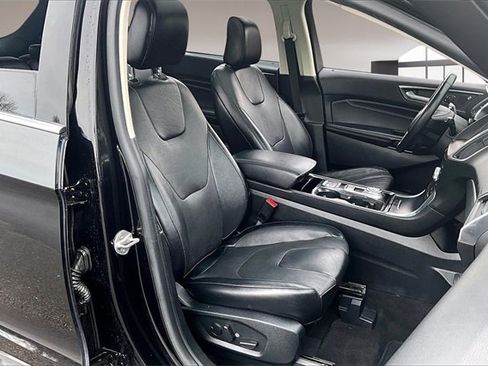 Used 2020 Ford Edge Titanium w/ Equipment Group 301A image 25