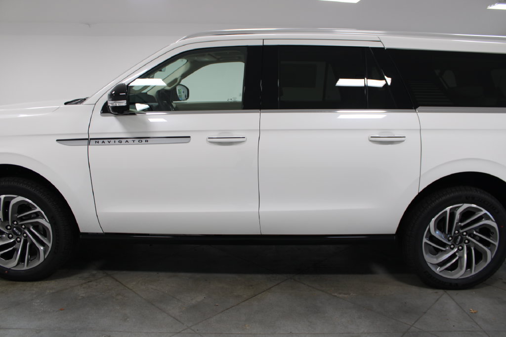 New 2027 Lincoln Navigator L Reserve AWD/4WD image 5